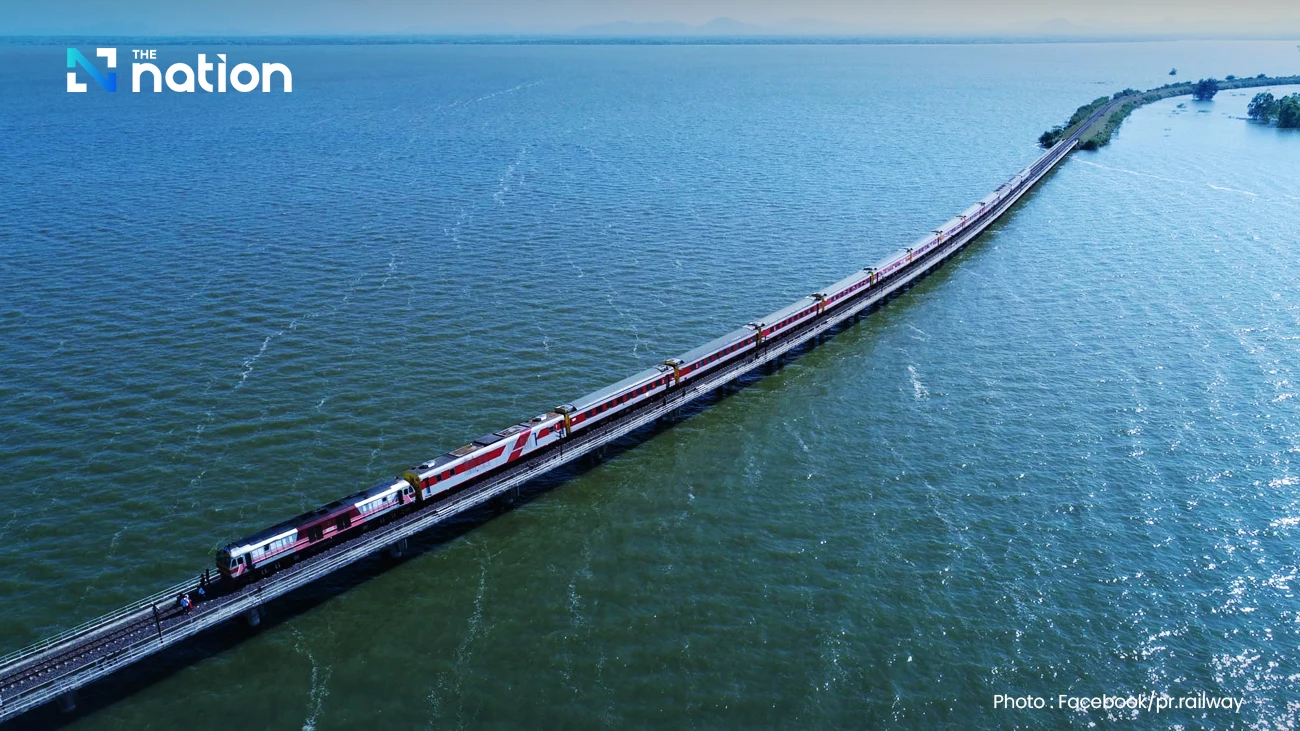 Bukan Dongeng, ini Asli "Kereta Apung" di Atas Bendungan di Thailand
